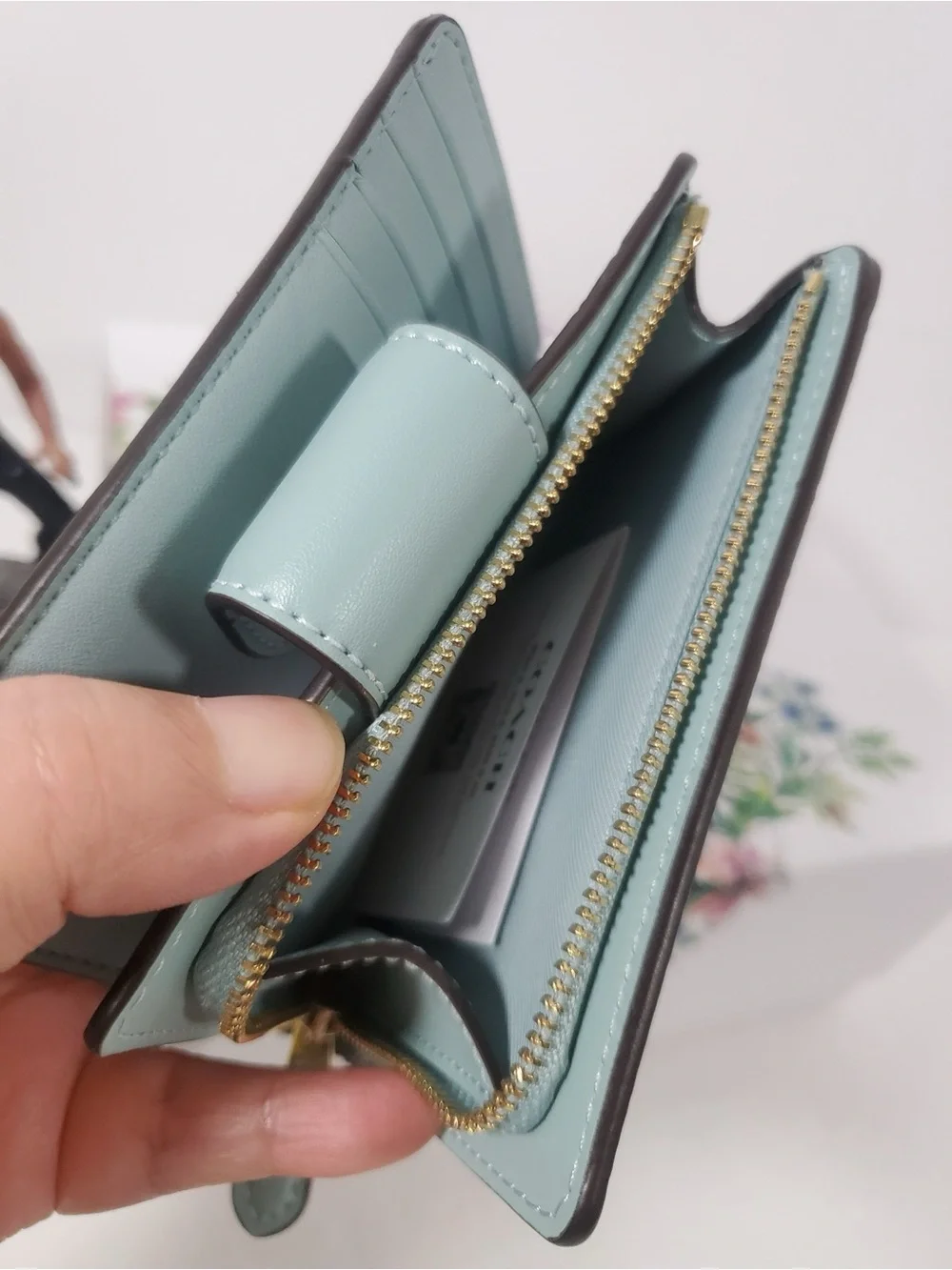 NWT Coach Medium Corner Zip Wallet